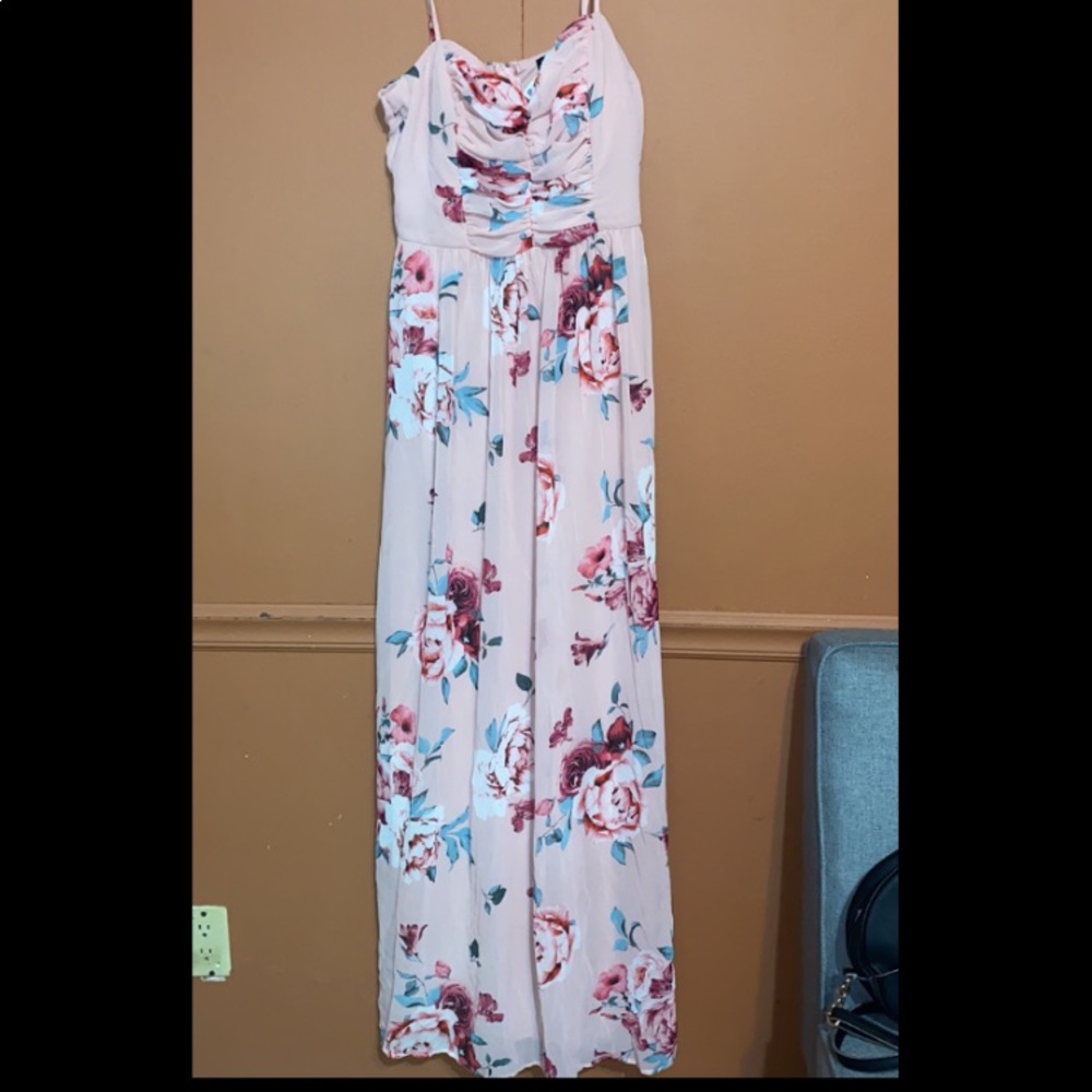 Pink Floral dress. Size 7. Has adjustable straps.